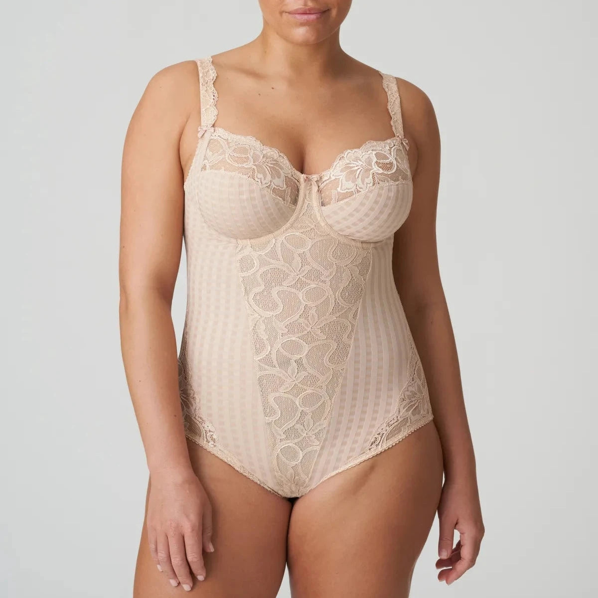 seamless body brief with lace edges for a lingerie lookBody Primadonna Madison 0462120