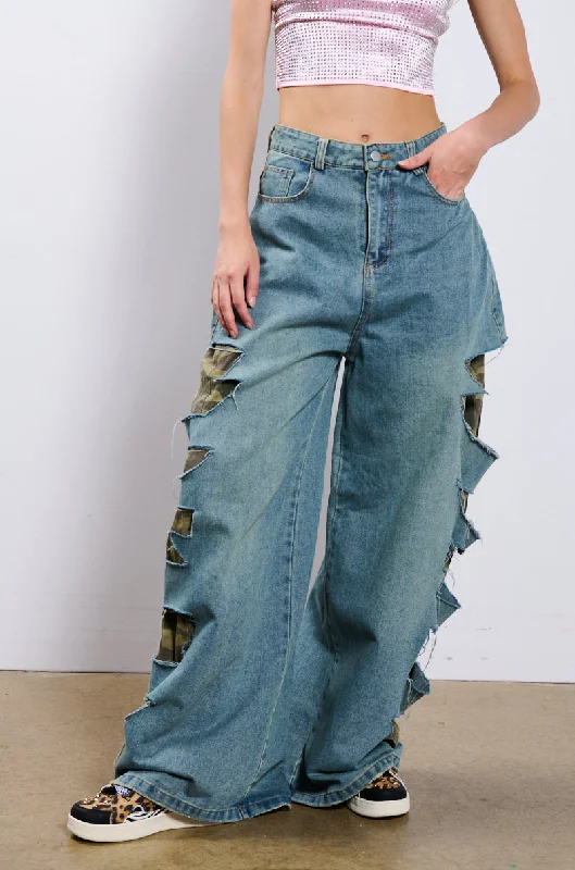 Women's Jodhpurs with Mid-LengthMAGDALENA OVERSIZED DISTRESSED CAMO DENIM PANT